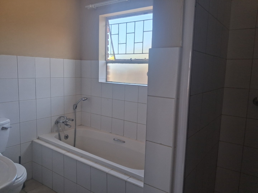 To Let 2 Bedroom Property for Rent in Langenhovenpark Free State